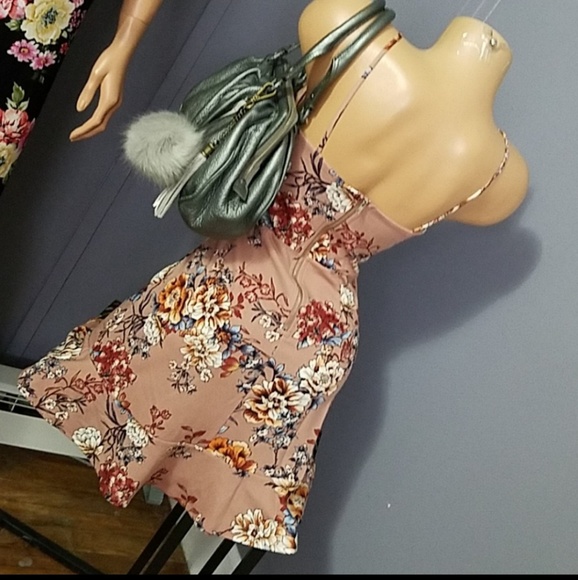 Stunning Sun Dress with Frill Hemline - Picture 2 of 8